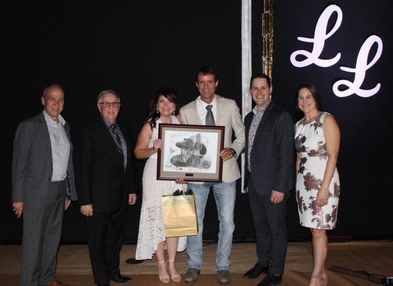Laurie LeBlanc honoré au Gala des anciens de l’École Clément-Cormier